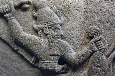 嵐の神の石の玄武岩の詳細